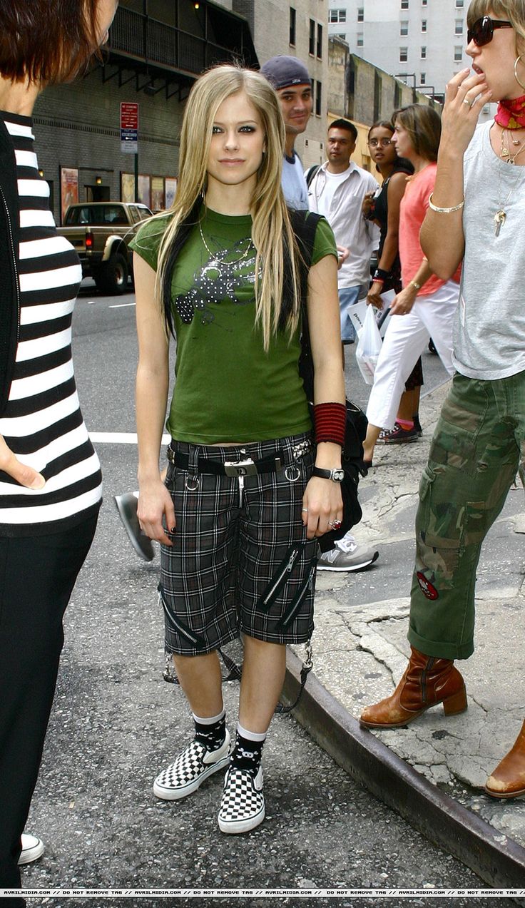 Avril Lavigne y2k style 0020