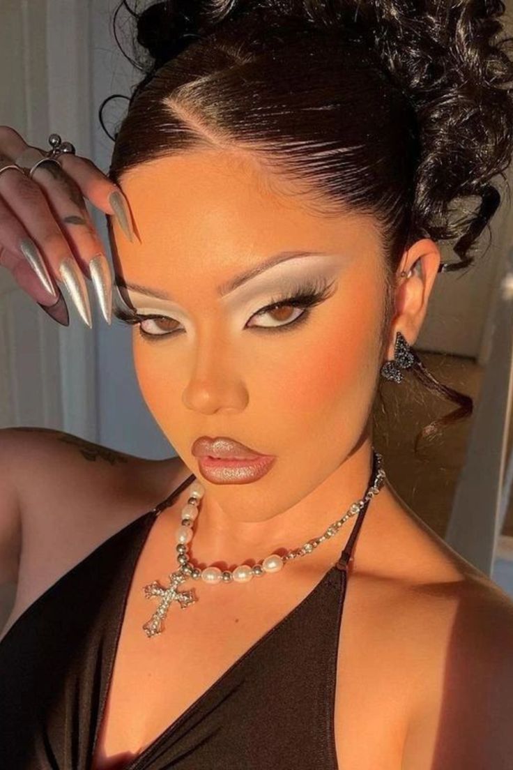 bold cyber y2k makeup ideas