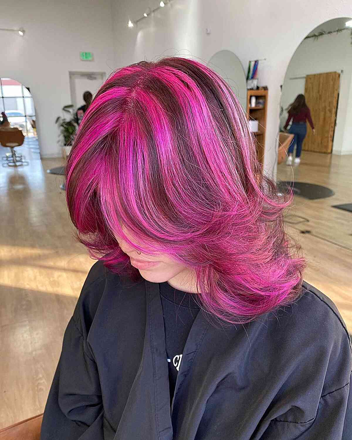 how to achieve pink skunk hair Y2K