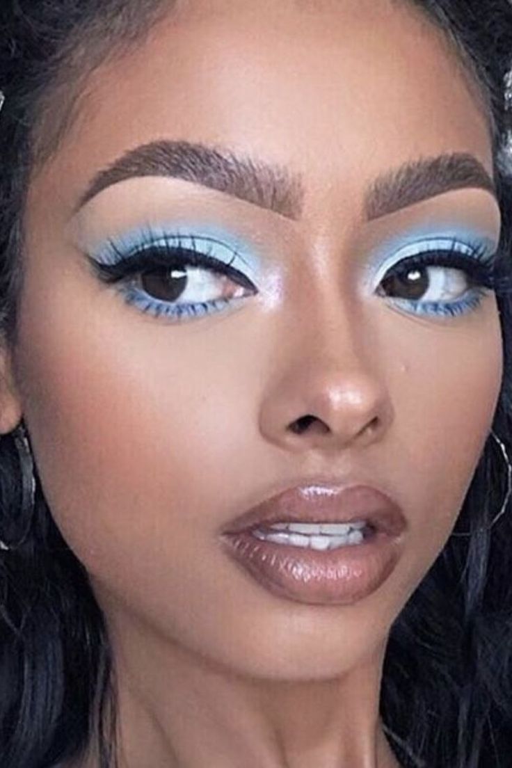 how to achieve y2k blue eyeshadow