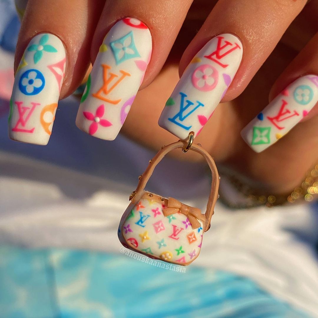 nails with charms y2k 0011