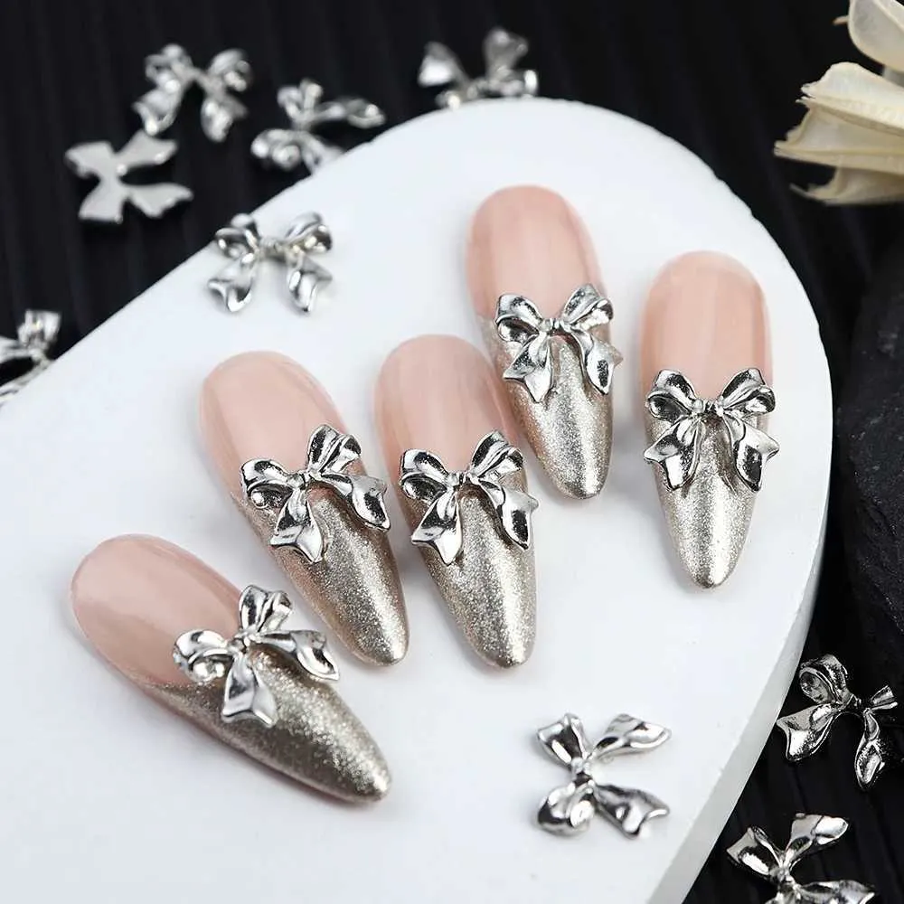 nails with charms y2k 0044