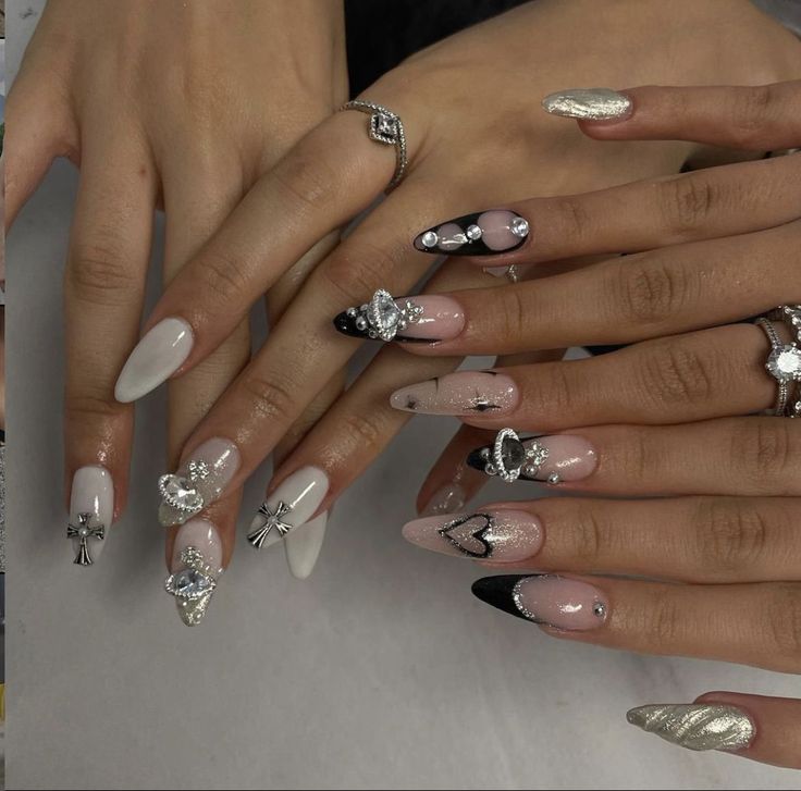 nails with charms y2k 0062