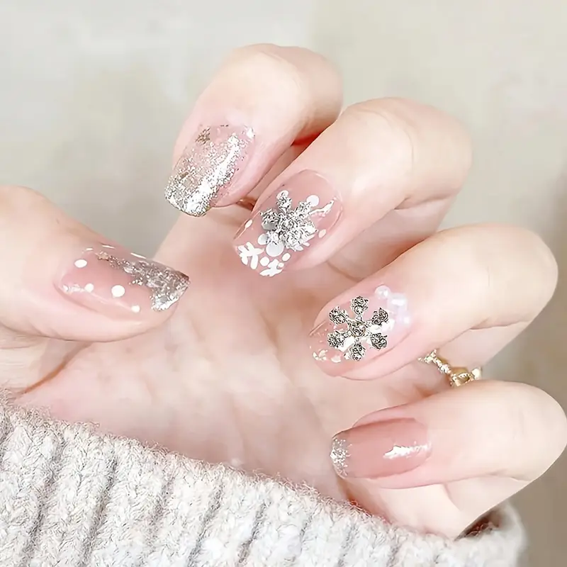 nails with charms y2k 0066