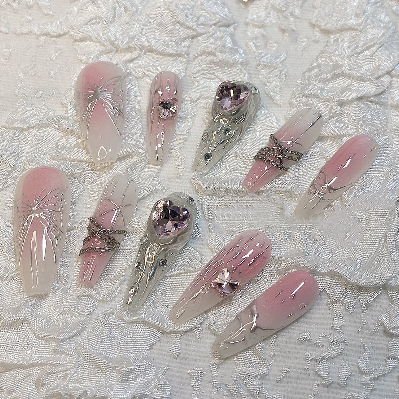 nails with charms y2k 0085