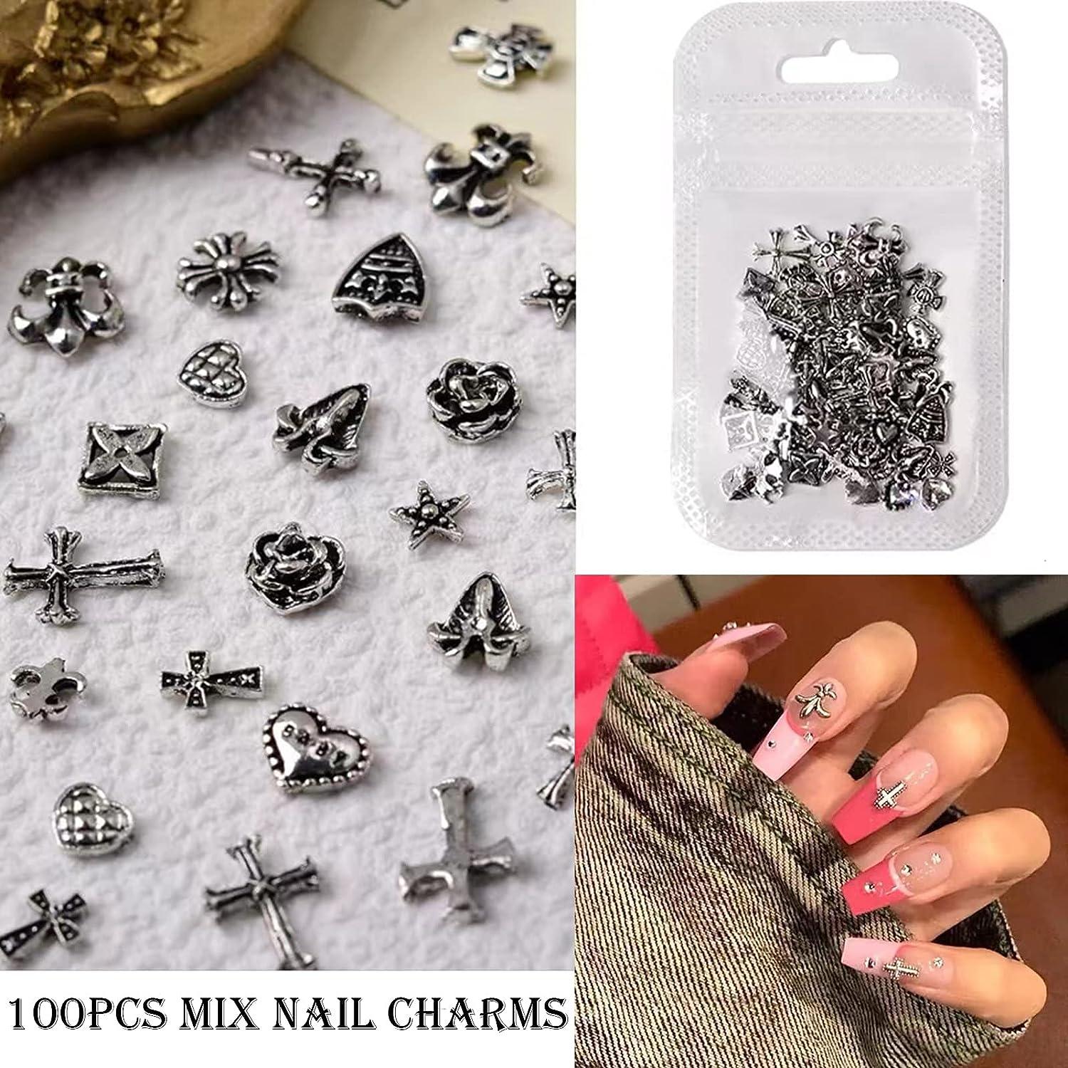 nails with charms y2k 0086