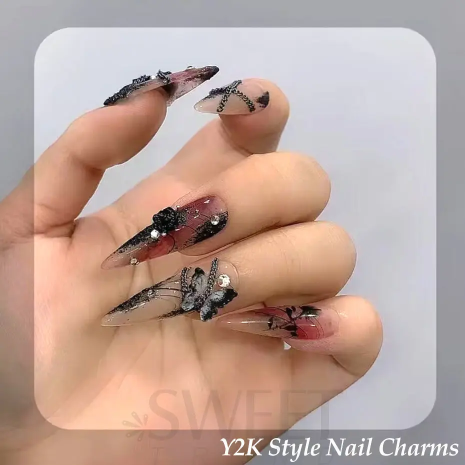 nails with charms y2k 0094