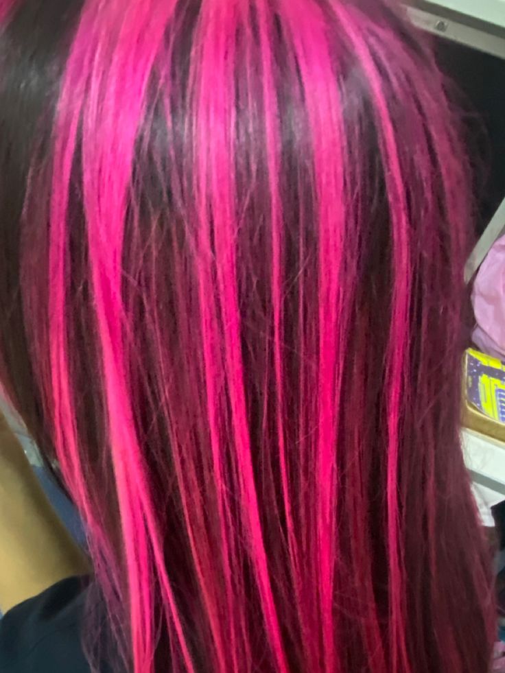 pink skunk hair y2k 0054