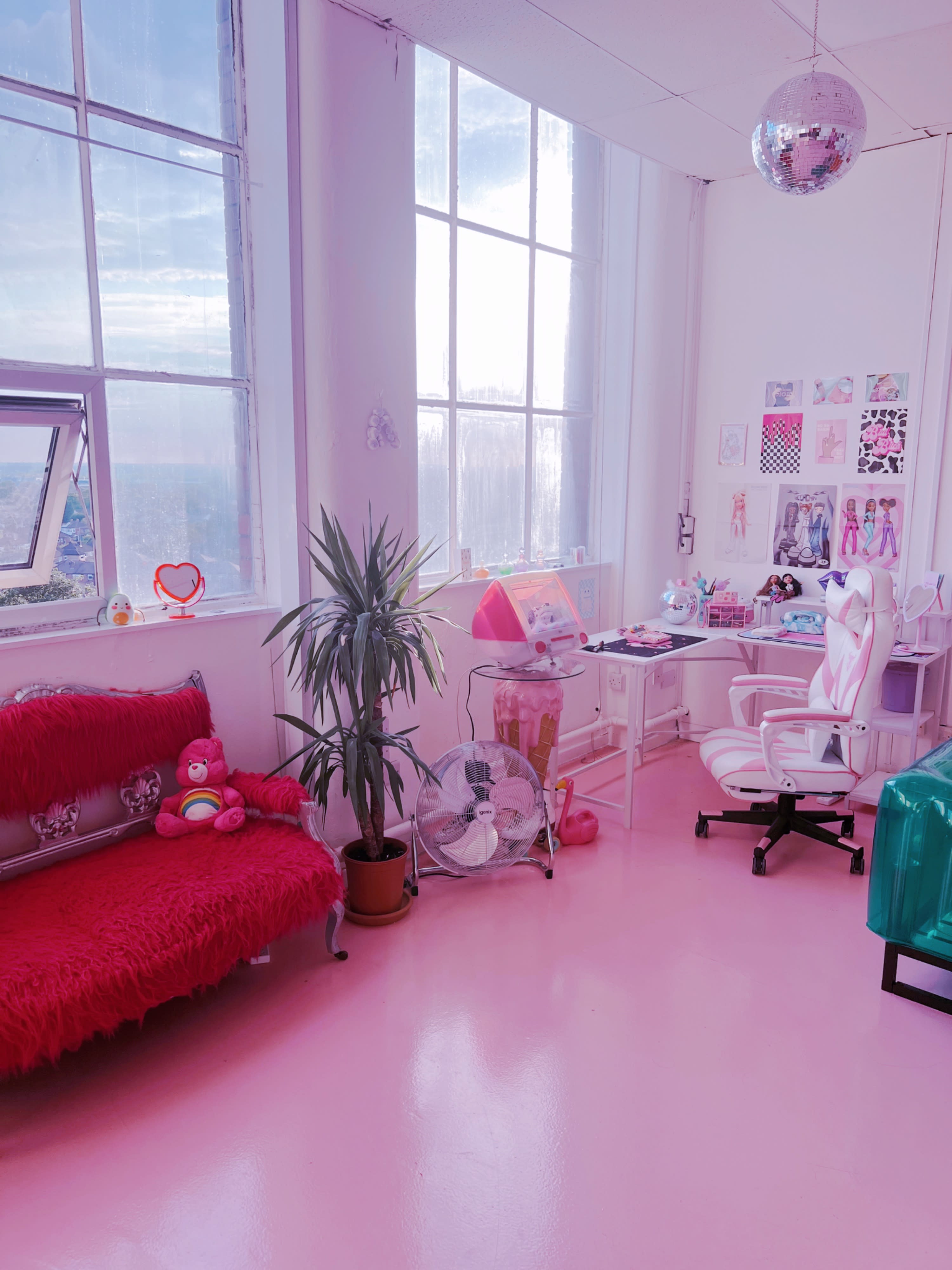 pink y2k room 0041