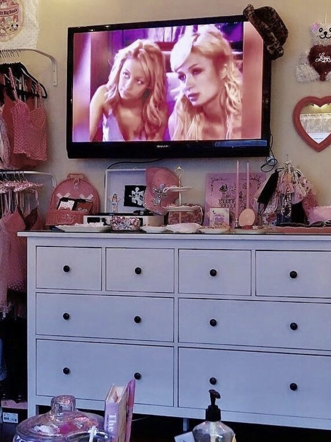 pink y2k room 0063