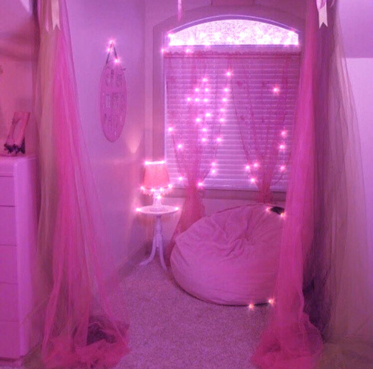 pink y2k room 0080