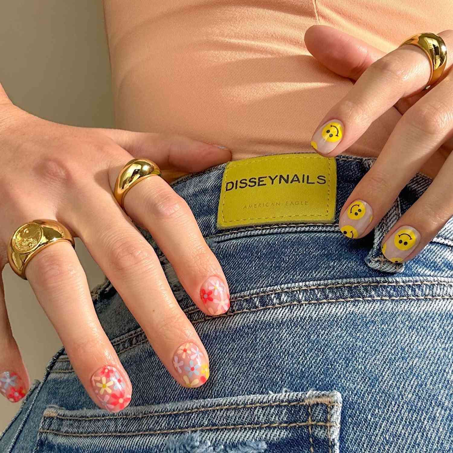 playful Y2K short nail looks.