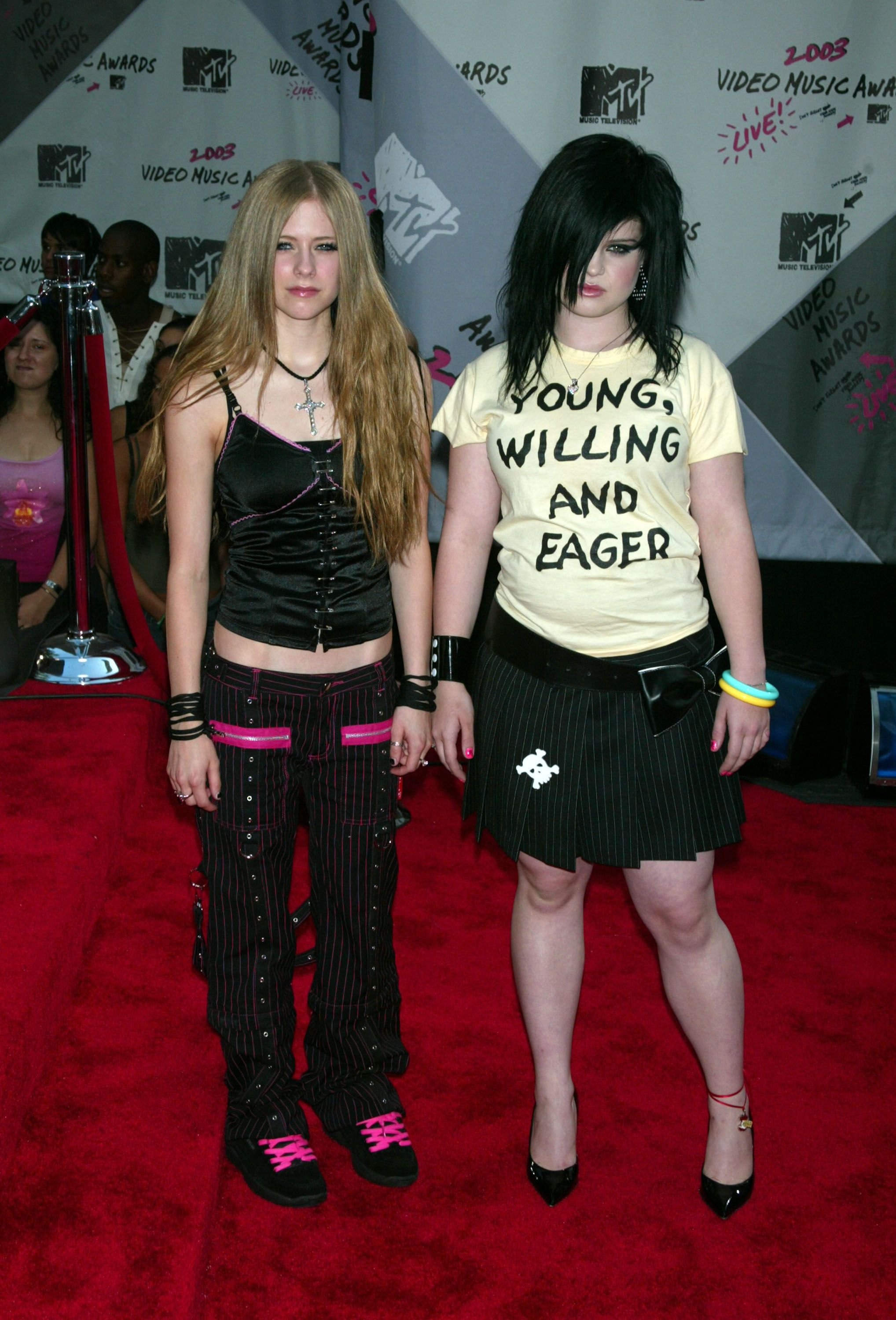 stylish y2k party outfit tips.