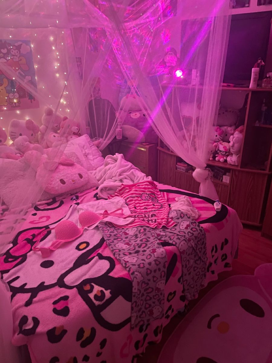 transforming your space into a pink y2k room