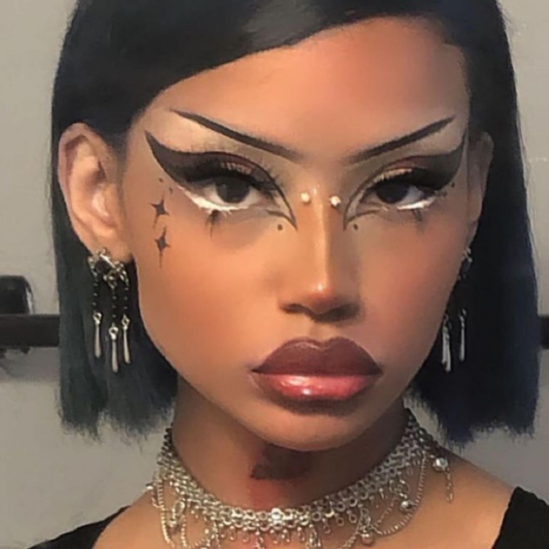 trendy cyber y2k makeup looks