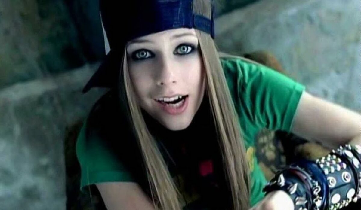 y2k aesthetic music style and avril lavigne