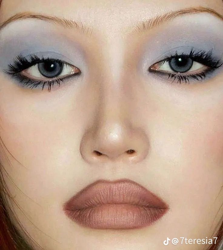 y2k blue eyeshadow 0056