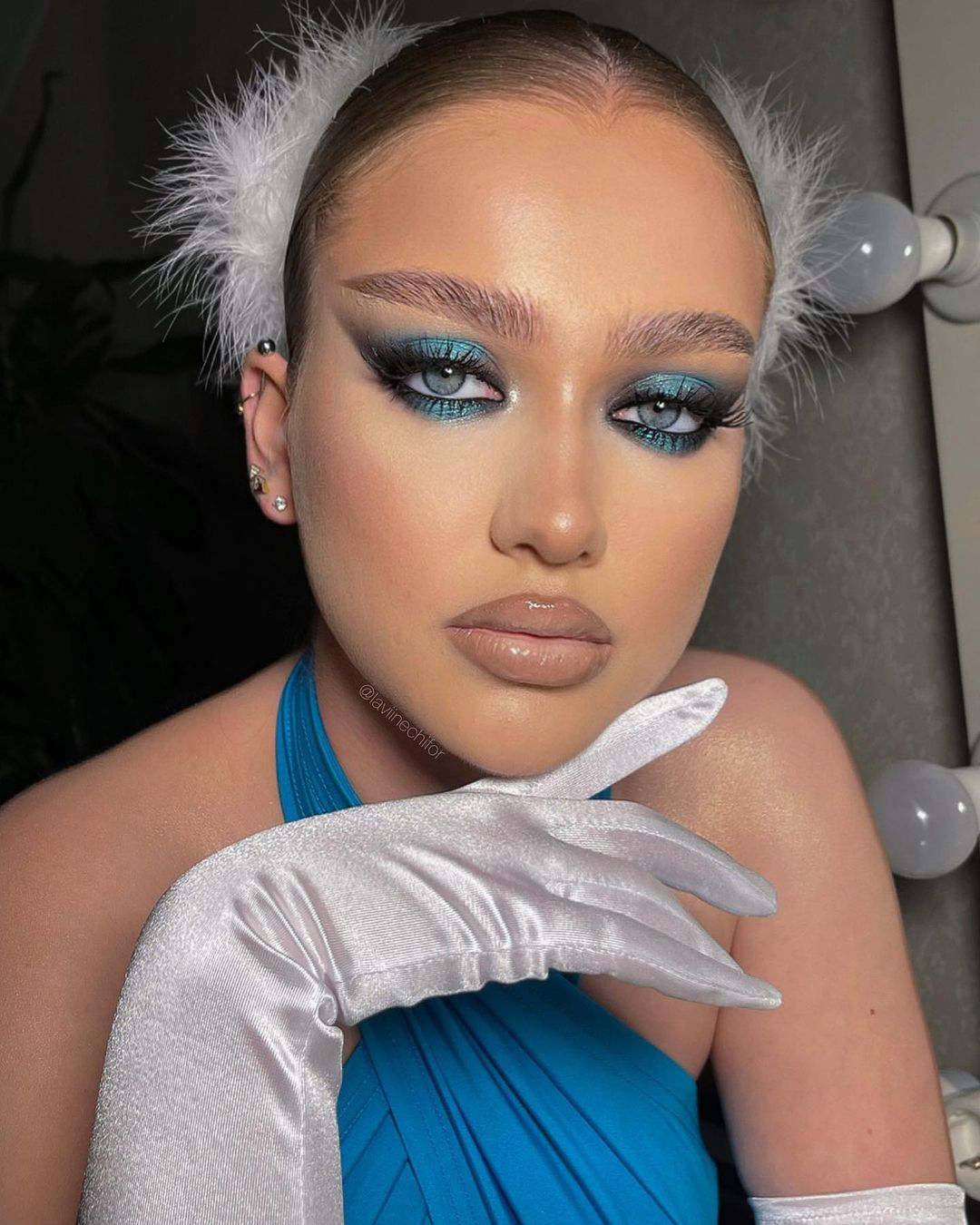 y2k blue eyeshadow 0072