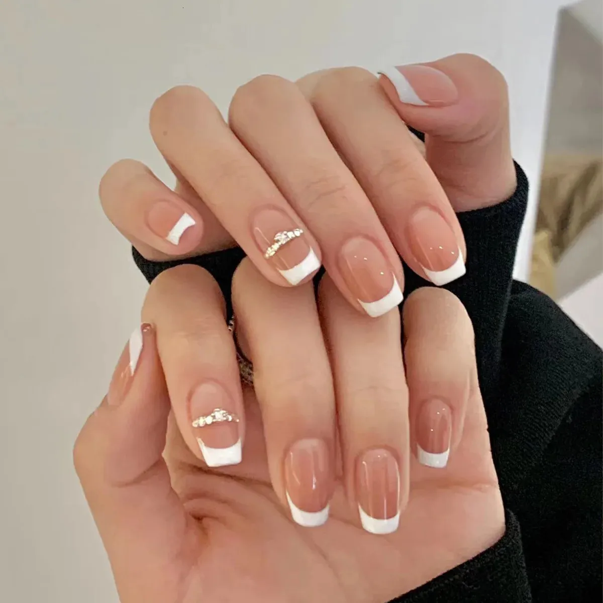 y2k french tip nails 0041