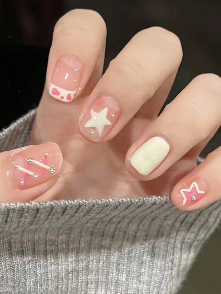 Y2K nails short styles