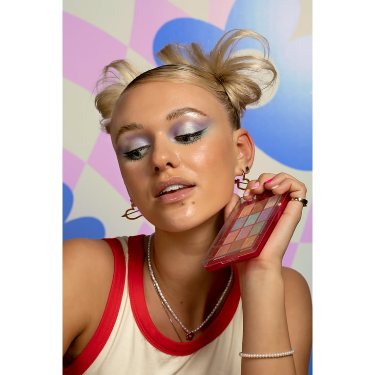 Relive the vibrant allure of y2k eyeshadow trends for stunning looks